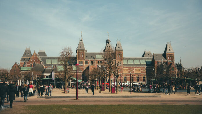The Perfect Amsterdam Itinerary: Top Day Trips, Attractions, and Tips!